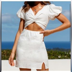 NEW Hello Molly COASTLINE IN MY MIND
DRESS in WHITE - medium/large